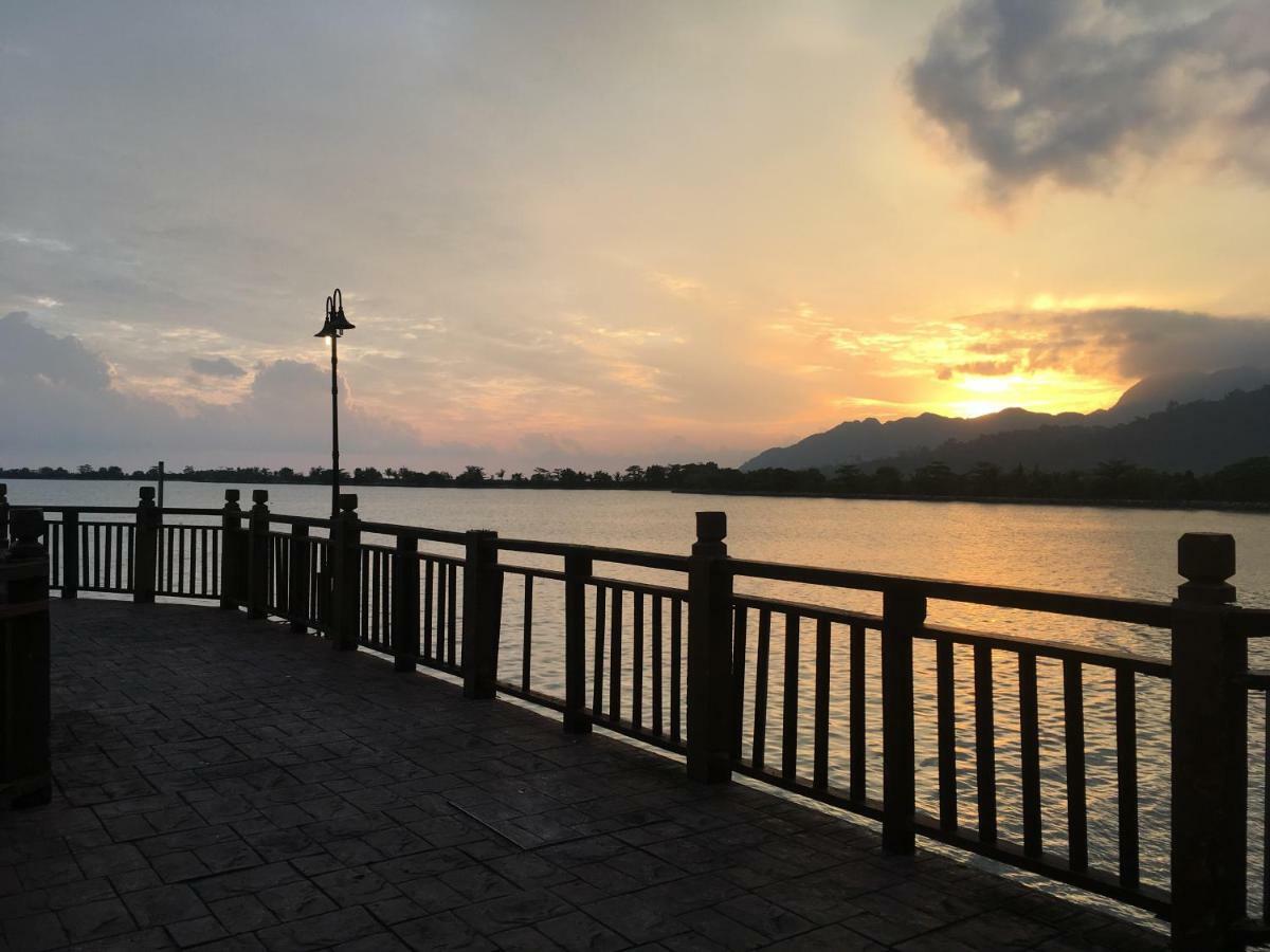 Langkawi Lagoon Resort Water Chalet Пантай Ченанг Екстериор снимка