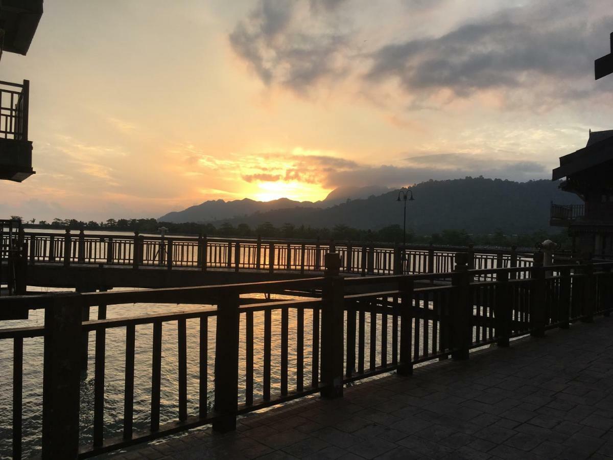 Langkawi Lagoon Resort Water Chalet Пантай Ченанг Екстериор снимка